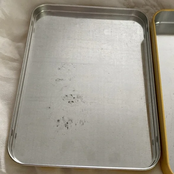 Free with purchase of any paid item. Burt’s Bees yellow tin with 🐝 bee. - Picture 12 of 13